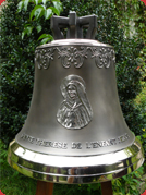 Dzwon wita Teresa od Dziecitka Jezus, o wadze 100 kg odlany na misj w Afryce, Togo