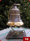 Dzwonek pamiatkowy z herbem Gdaska i Neptunem (r. 10cm, wys. 10,5cm)